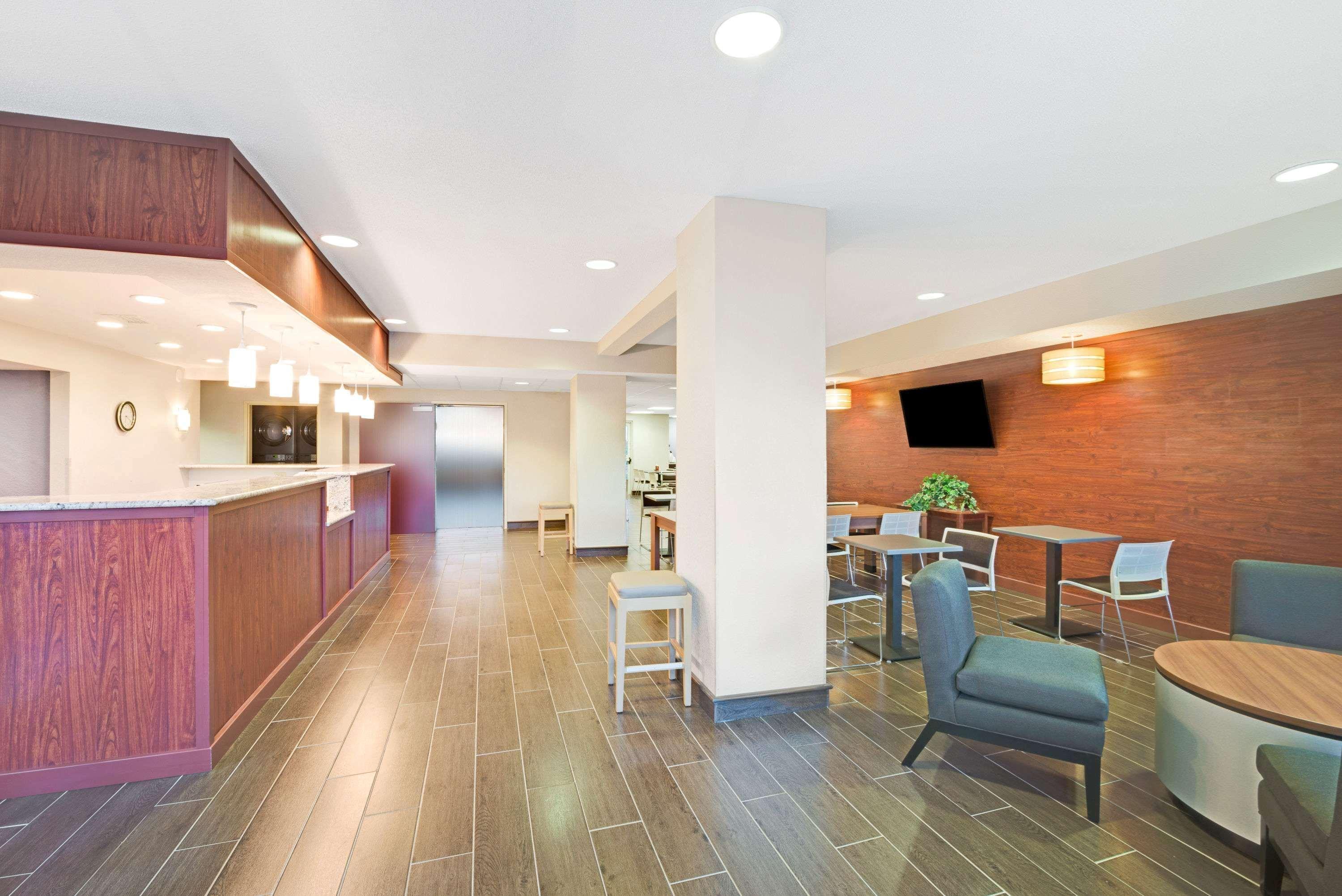 Microtel Inn&suites 2*
